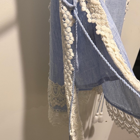 Zara Blue and White Lace Blouse - Picture 4 of 5